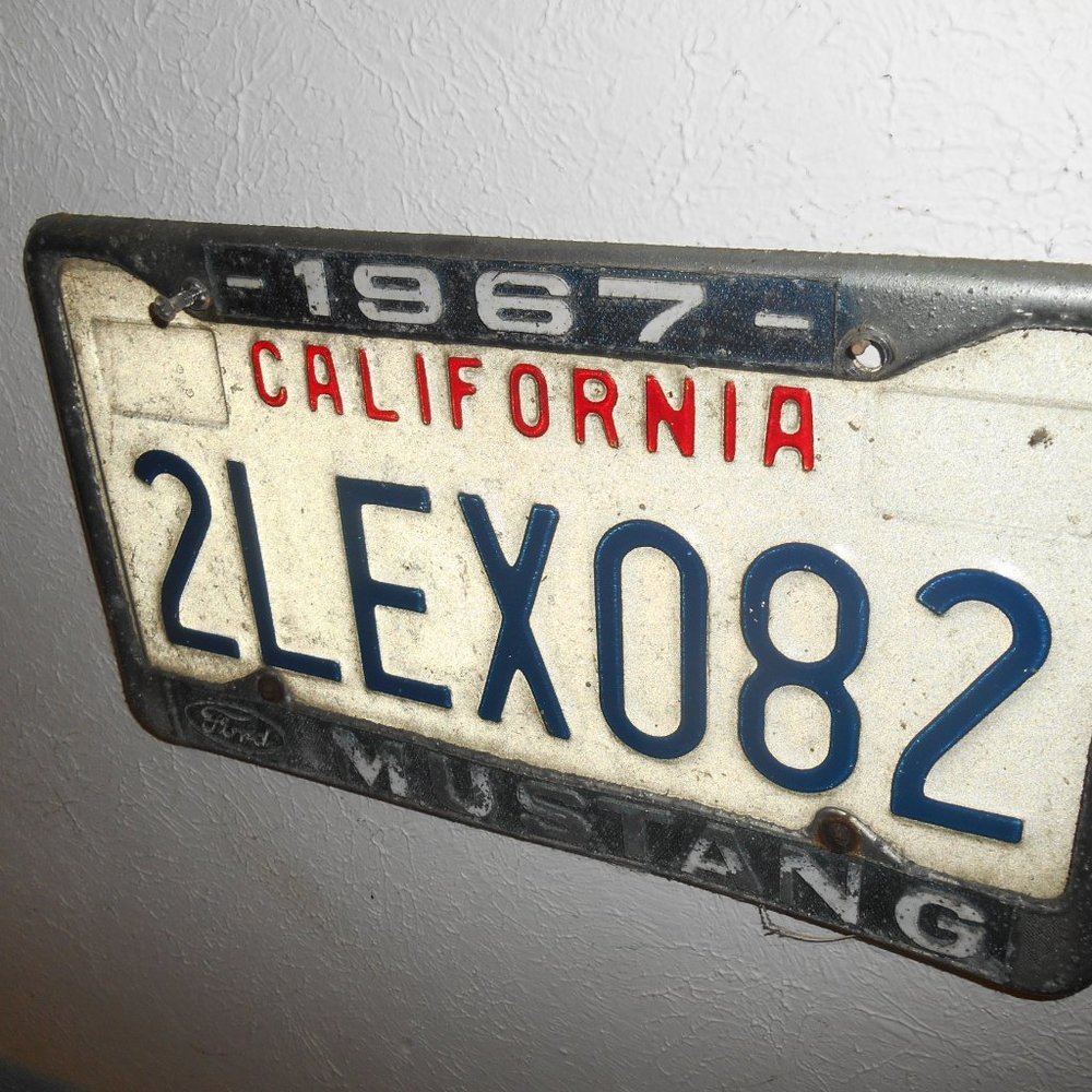 VINTAGE CALIFORNIA LICENSE PLATE MUSTANG FRAME !